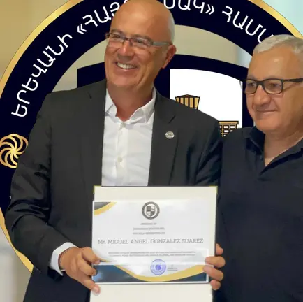 Miguel Angel Gonz&aacute;lez Su&aacute;rez y Suren Harutyunyan, Rector Magn&iacute;fico de la Universidad Haybusak de Erev&aacute;n