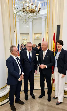 Miguel &Aacute;ngel S&aacute;nchez De la Morena; vicepresidente de FIJET, Embajador Extraordinario y Plenipotenciario de la Federaci&oacute;n de Rusia en el Reino de Espa&ntilde;a y el Principado de Andorra, Excmo. Sr. Yuri Klimenko, Miguel &Aacute;ngel Gonz&aacute;lez Su&aacute;rez, presidente de FIJET Espa&ntilde;a, y la directora de Relaciones Institucionales, Irina Bokhan.