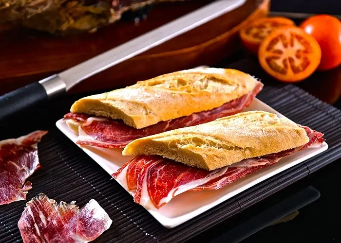 Jamon-serrano-y-pan