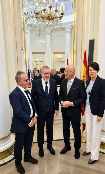 Miguel &Aacute;ngel S&aacute;nchez De la Morena; vicepresidente de FIJET, Embajador Extraordinario y Plenipotenciario de la Federaci&oacute;n de Rusia en el Reino de Espa&ntilde;a y el Principado de Andorra, Excmo. Sr. Yuri Klimenko, Miguel &Aacute;ngel Gonz&aacute;lez Su&aacute;rez, presidente de FIJET Espa&ntilde;a, y la directora de Relaciones Institucionales, Irina Bokhan.