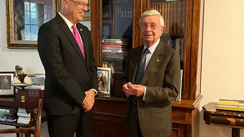 D. Rafael Ansón Oliart, Co-Presidente de la Asociación de la Comunidad Europea de Cultura Gastronómica y D. Miguel Angel González Suárez, presidente de la Federación Mundial de Periodistas de Turismo en España
