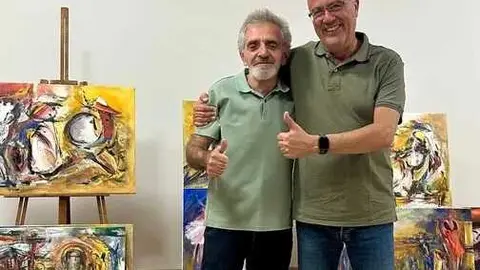 Samvel Harutyunyan con Miguel Angel Gonz&aacute;lez Su&aacute;rez en su estudio de Yerevan en Armenia