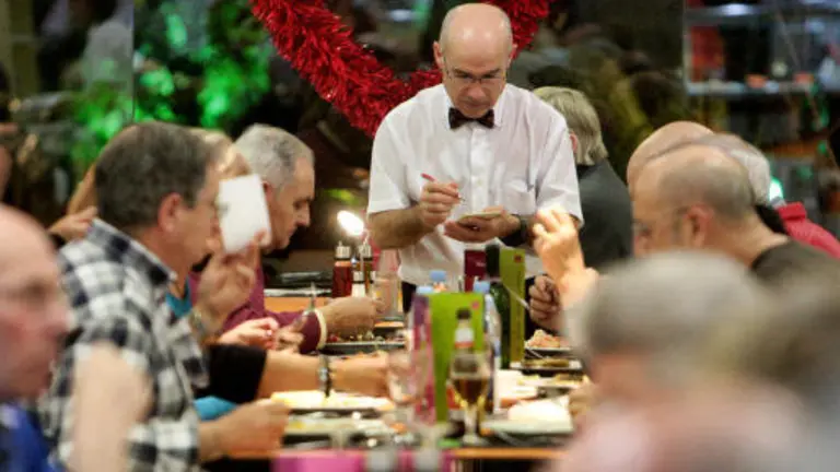 Los ocupados en actividades turísticas superan los 3 millones tras subir un 2,2% en el tercer trimestre de 2025