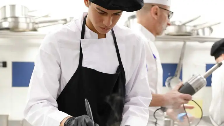 Gabriel Navarro Oliveros, el cocinero de 17 años de Lanzarote que se convierte en el mejor joven cocinero de España